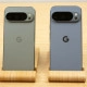 Google Pixel 10 Pro (rechts) naast de Pixel 9 Pro