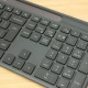 Logitech Signature Slim Solar+ K980 - videovergadertoetsen boven numeriek deel