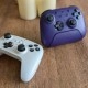 8bitdo Ultimate 2 (rechts) naast de Ultimate