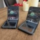 Motorola Razr 60 Ultra (links) naast Razr 50 Ultra
