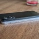 Samsung Galaxy S25 Edge (boven) op de Galaxy S25+
