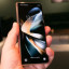 Samsung Galaxy Z Fold 4 in de hand