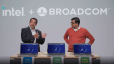 Carlos Cordero en Vijay Nagarajan van respectievelijk Intel en Broadcom demonstreren de snelheid van WiFi 7