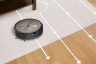 De Roomba j9 beweegt in rechte lijnen over je vloeren.