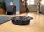 De Roomba Combo 10 Max kan net als zijn voorvangers zijn dweilarm optillen.