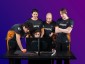 Sony Inzone M10S met leden van het Fnatic esports team