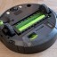 De wielen zakken weg in de Roomba j7, maar hij kan zichzelf ook hoger op de poten zetten. Drempels tot 2,5 centimeter kan hij zo aan.