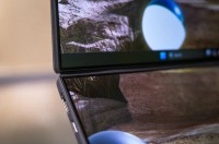 De nieuwe Zenbook Duo voor 2026 heeft een veel minder opvallend scharnier tussen de twee vernieuwde OLED-schermen.