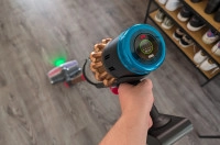 De Dyson V16 Piston Animal heeft een bekend voorkomen voor wie de V15 Detect en de Gen5 Detect kent, maar komt met een aantal handige verbeteringen. 