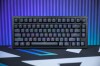 De Alloy Rise 75 Wireless is een zogeheten 75% toetsenbord, met volwaardige cursor- en functietoetsen, maar zonder numeriek keypad. HyperX voorziet hun model van double-shot PBT keycaps, drie verbindingstypen en een hele grote accu.
(Alle foto&#39;s bij dit artikel zijn gemaakt door Tom Kauwenberg.)