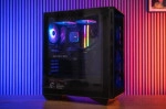 De Enge PC is het middenmodel van de drie FlowUp x Powered by MSI systemen waarvoor Don Kaaklijn geconsulteerd is. Het biedt naast hogere prestaties ook meer mogelijkheden voor upgrades dan het instapmodel.
(Alle foto&#39;s bij dit artikel zijn gemaakt door Tom Kauwenberg.)
