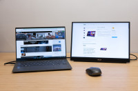 De ASUS ZenScreen MB16QHG is een groter dan doorsnee draagbare monitor - en dat is niet het enige waarmee hij zich onderscheidt.