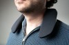 De Panasonic SoundSlayer SC-GNW10 is een draadloze gaming speaker, die je op je schouders draagt.