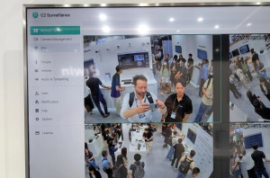 De online omgeving van de Synology C2 Surveillance dienst geeft toegang tot live camera feeds, beheer van camera&#39;s, locaties en gebruikers. 