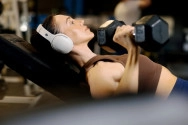 Deze Crusher hoofdtelefoon van Skullcandy is speciaal ontworpen voor sporters
