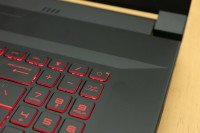 De powerknop van de MSI Katana GF76 12UE zit rechtsboven in het toetsenbord, wat niet heel handig is.