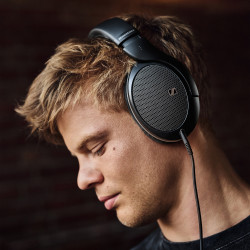 Sennheiser HD 550 lifestyle 03