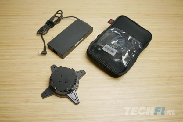 ROG Swift OLED PG34WCDM - voedingsadapter, etui met kabels, VESA-adapter
