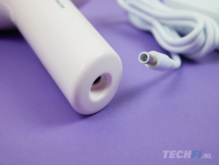 Philips Lumea IPL 9900 lader (detail)