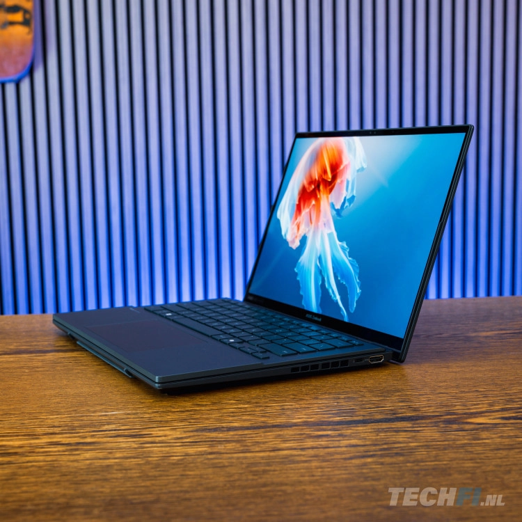 ASUS Zenbook DUO (2025)