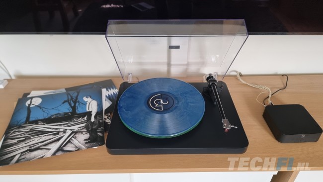De Bluesound Hub legt een brug tussen platenspeler en draadloze speakers