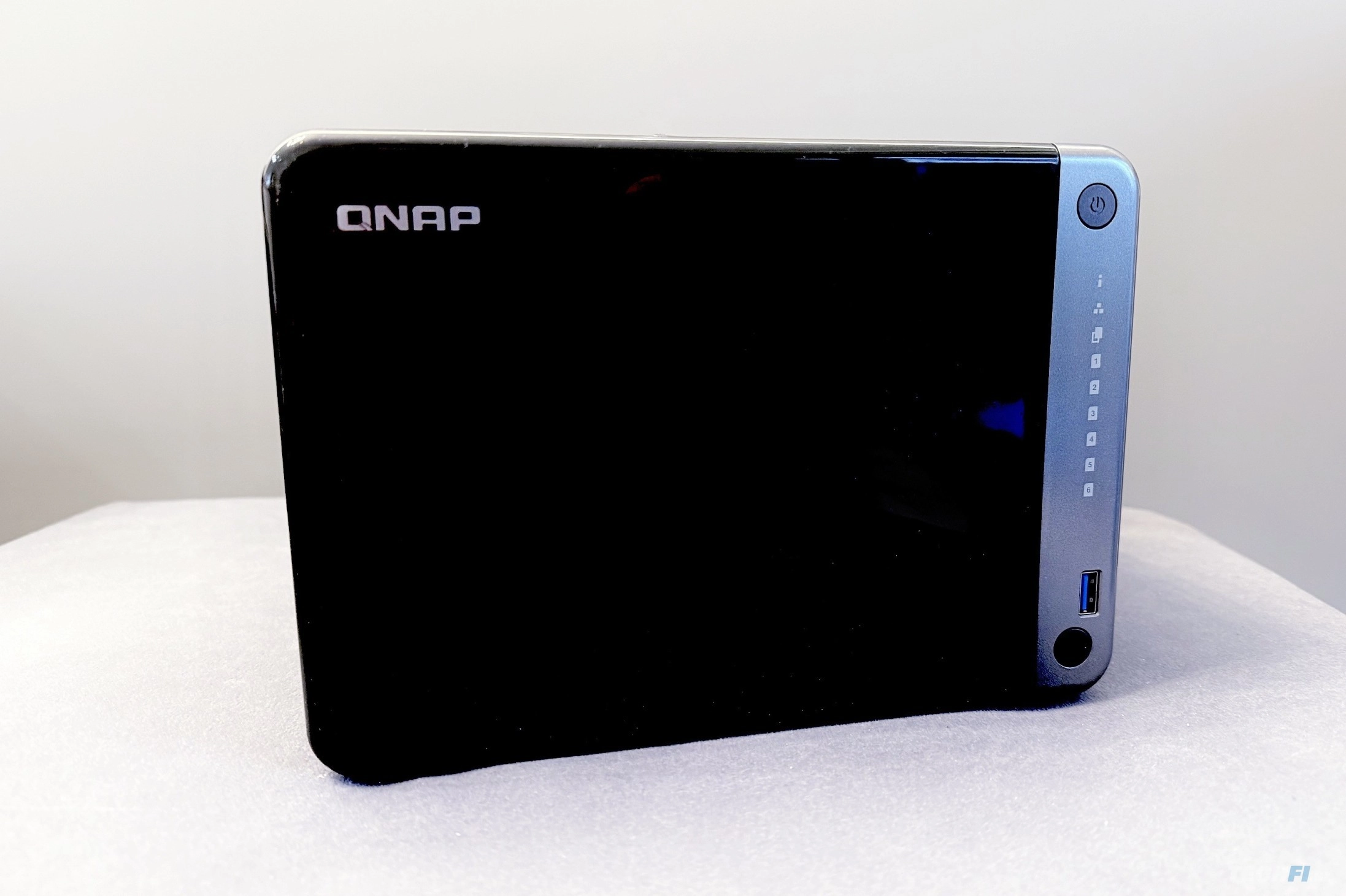 QNAP TS-AI642 voorkant