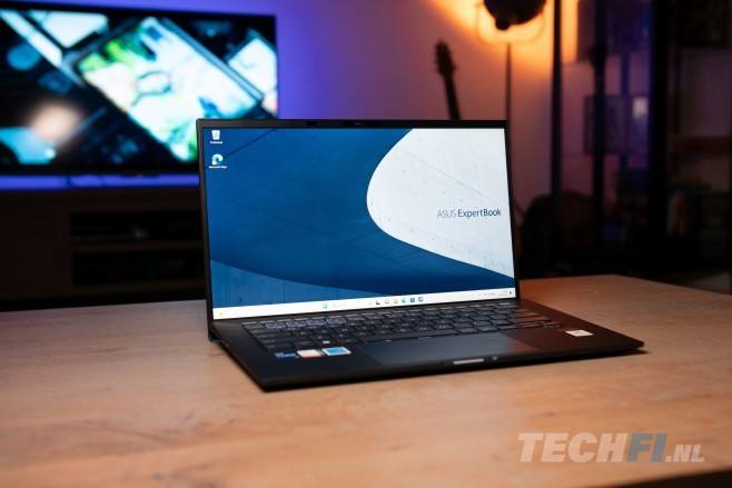 De ASUS ExpertBook B9 is een super lichtgewicht laptop met een uitstekend beeldscherm en een indrukwekkend lange adem.