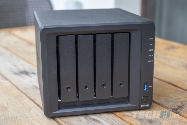 De Synology DS925+ is een stevige middenklasse netwerkopslag die hoge prestaties combineert met veel uitbreidingsmogelijkheden, terwijl de prijs binnen de perken blijft.