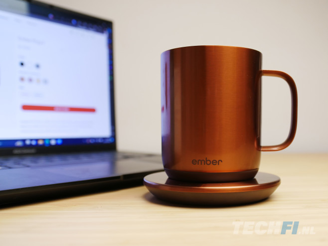 De Ember Mug 2 is een peperdure mok die nauwkeurig je koffie, thee of andere warme drank op temperatuur houdt. 