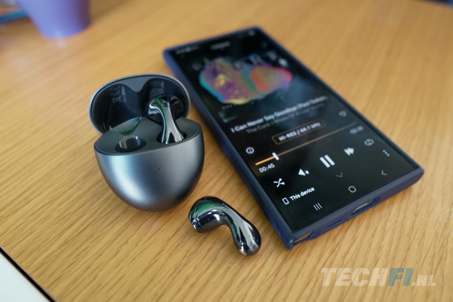 De Huawei FreeBuds 6 hebben een bijzonder design en bieden fraaie, gebalanceerde muziekweergave. Ruisonderdrukking en accuduur zijn minder sterke punten.