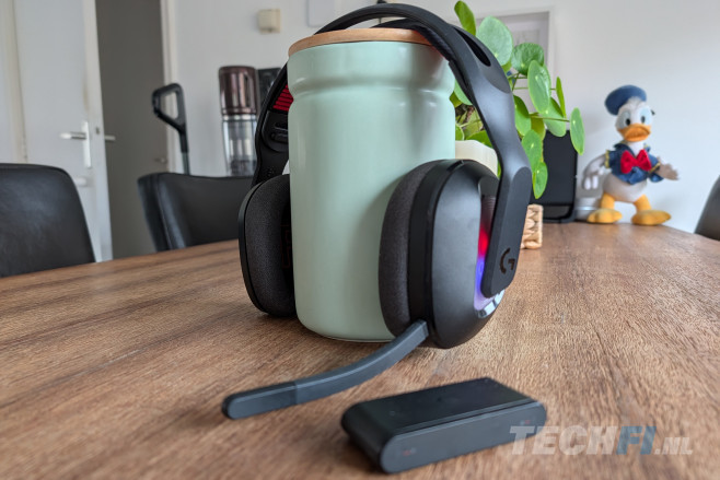 De Logitech Astro A20 X is feitelijk een G522 met een aantal extra functies en de mogelijkheid naadloos tussen twee aangesloten apparaten te schakelen.