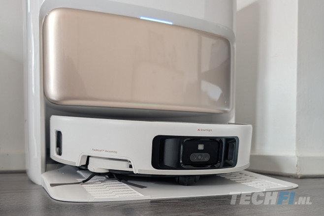 De MOVA V50 Ultra Complete doet zijn naam eer aan met een zeer complete leveringsomvang &eacute;n met een indrukwekkend arsenaal aan reinigingsopties, waaronder warm water en twee verschillende schoonmaakmiddelen.