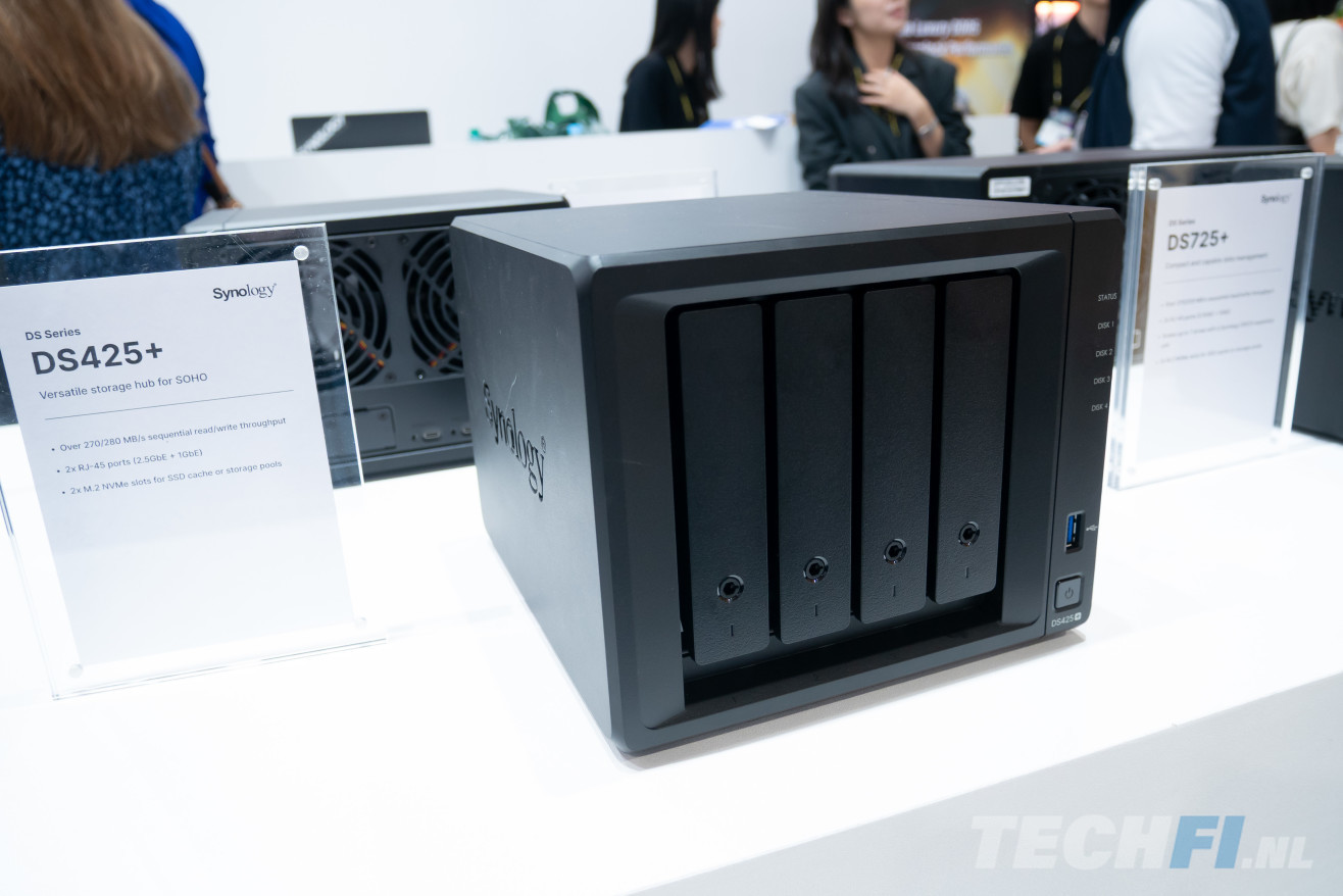 De Synology DS425+ op de stand van Synology op de Computex beurs van 2025, eerder dit jaar.