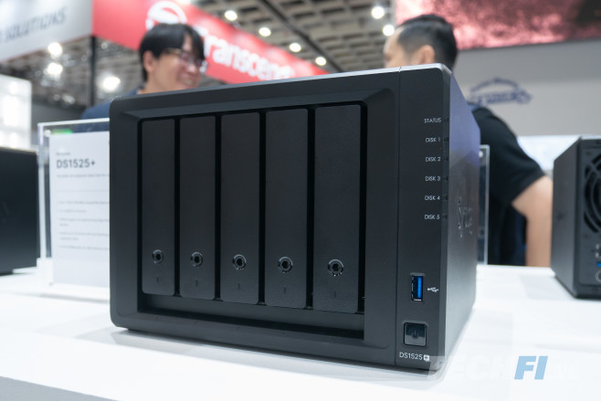 De Synology DiskStation 1525+ zoals hij op Computex te zien was in 2025.
