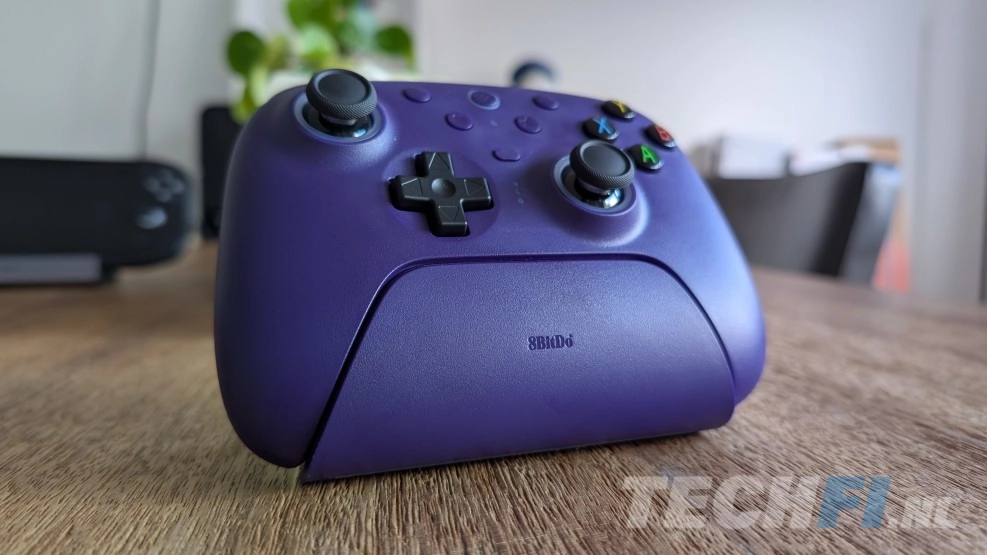 De 8bitdo Ultimate 2 oogt hetzelfde als de oorspronkelijke Ultimate, maar onder het oppervlak is er veel vernieuwd. Dat levert merkbare en minder merkbare veranderingen op.