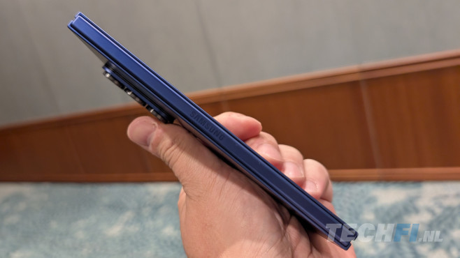 De Samsung Galaxy Z Fold 7 is groter, dunner en lichter dan het vorige model. Dat merk je direct als je hem vasthoudt.