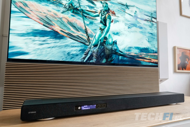 De Yamaha True X Surround 90A is een compleet soundbar surroundsysteem dat zich onderscheidt met uitstekende upmixing van stereo en eenvoudiger surround-bronnen, waardoor je ook hiermee een omhullende luisterervaring hebt.