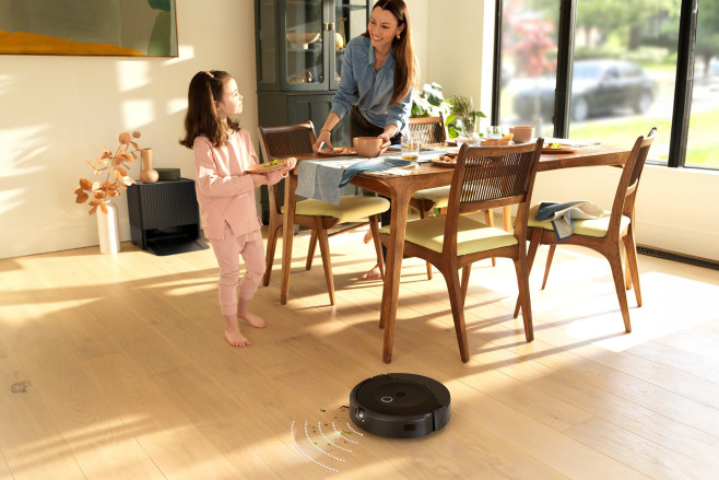 Ook het vernieuwde AutoWash Dock basisstation van de Roomba Combo 10 Max is ontworpen om niet al te zeer uit de toon te vallen in je interieur. Je kan het zelfs als bijzettafeltje gebruiken.