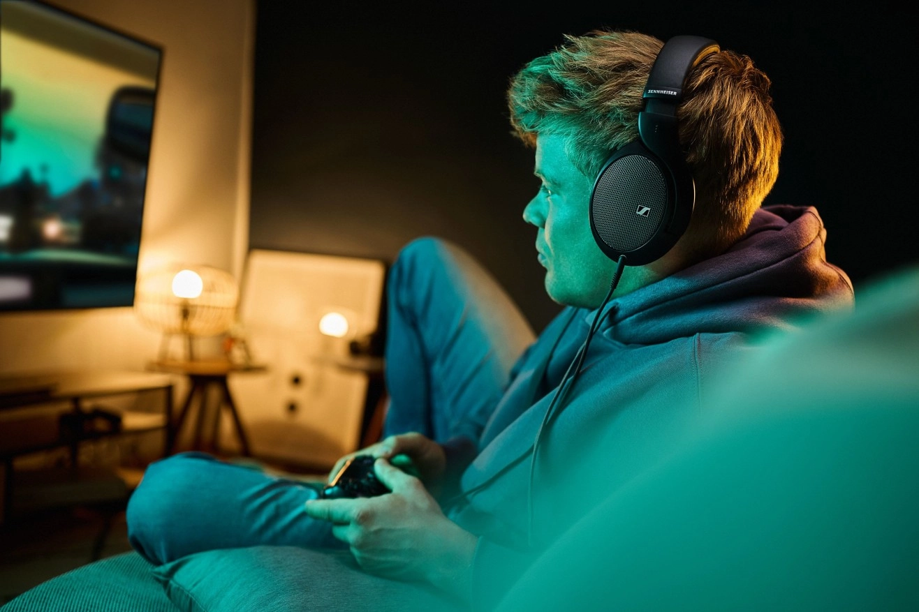 De Sennheiser HD 550 moet met zijn extra basweergave (vergeleken met de HD 505) naast audioliefhebbers ook gamers aanspreken die geen detail van hun games willen missen.