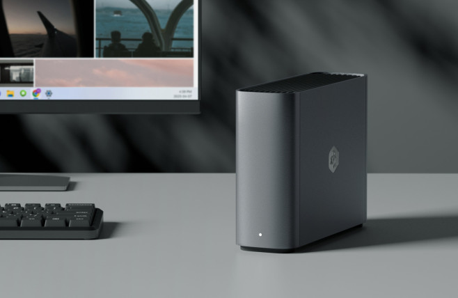 De Synology BeeStation Plus heeft 8TB opslag en voldoende processorkracht om Plex Media Server te draaien.