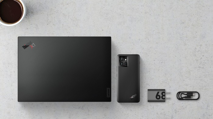 Het design van de Lenovo ThinkPhone by Motorola past goed bij dat van de ThinkPad laptops