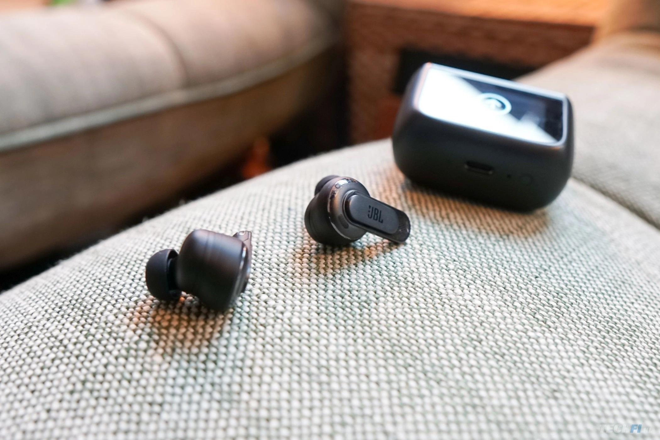 JBL Tour Pro 3