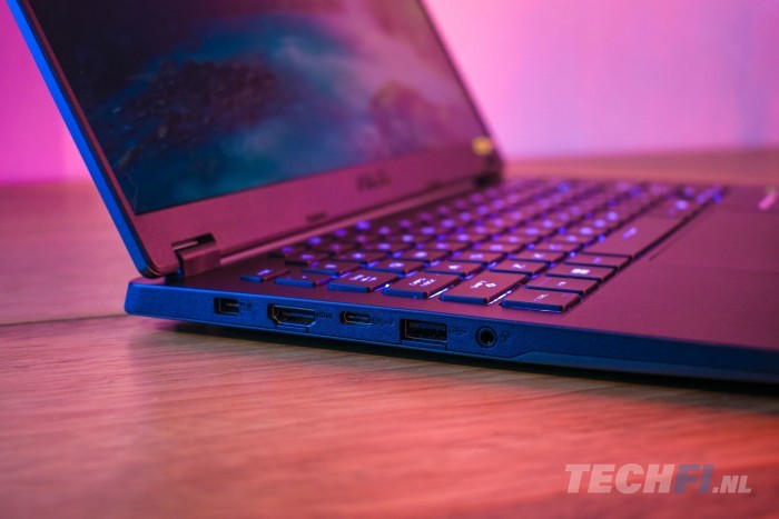 ASUS TUF Gaming A14 aansluitingen links