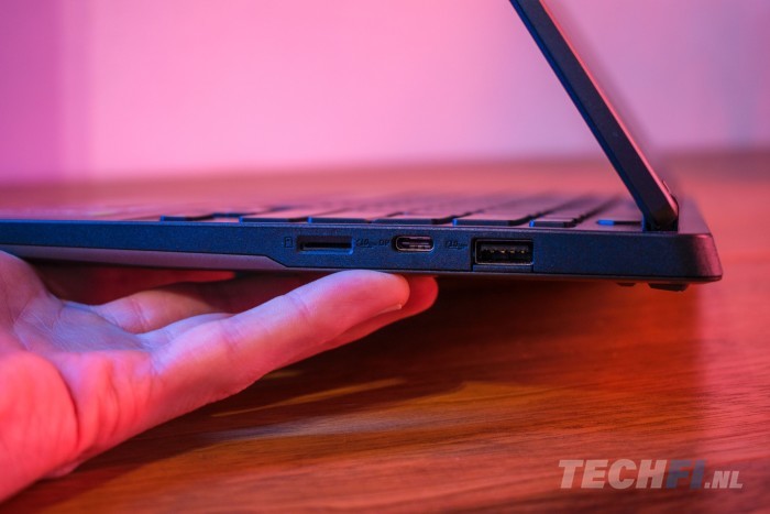 ASUS TUF Gaming A14 aansluitingen rechts