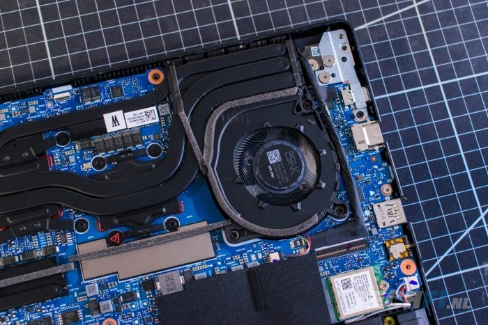 ASUS TUF Gaming A14 koeling detail