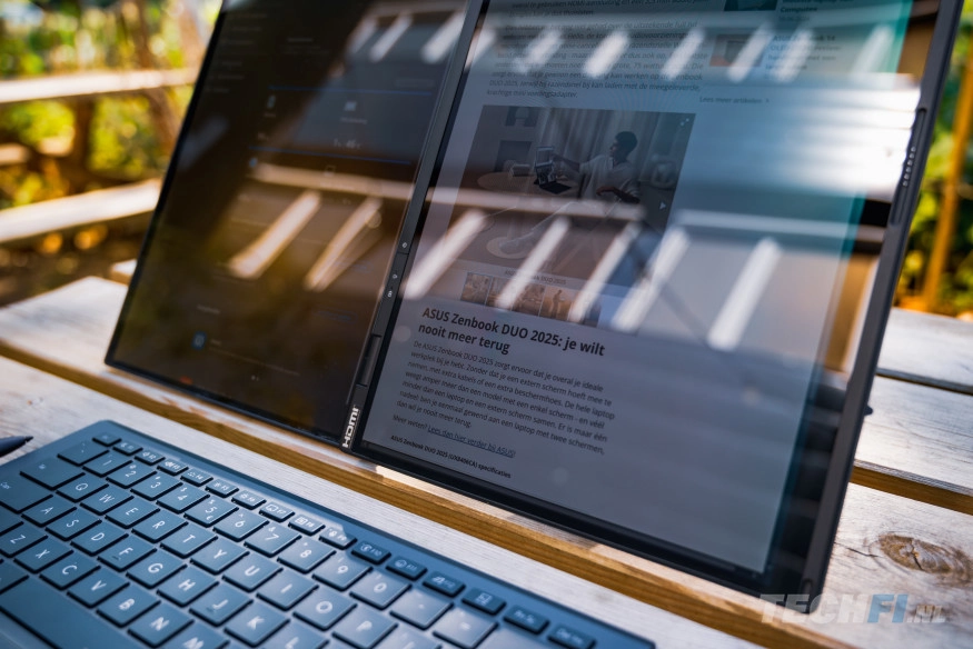 ASUS Zenbook DUO (2025) - OLED met touch reflecteert behoorlijk bij direct invallend licht