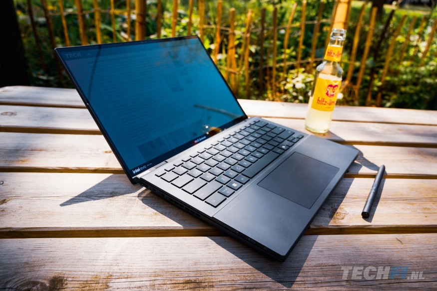 ASUS Zenbook DUO (2025)