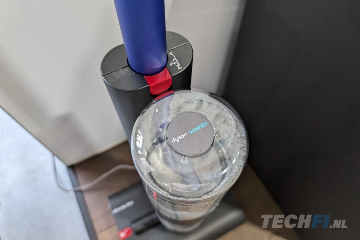 De reservoirs voor schoon en vuil water zijn eenvoudig los te koppelen.