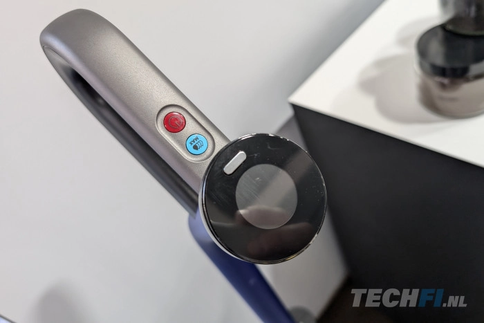 De handgreep met de bedieningsknoppen van de Dyson WashG1.
