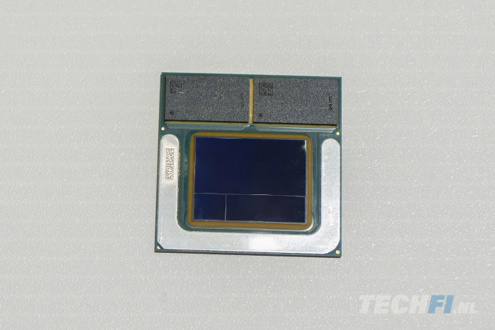 Intel Lunar Lake chip (op verzoek van Intel is de informatie van de geheugenchips onzichtbaar gemaakt)